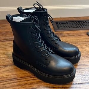 Steve Madden faux leather combat boots with platform. Size 8. Never worn!